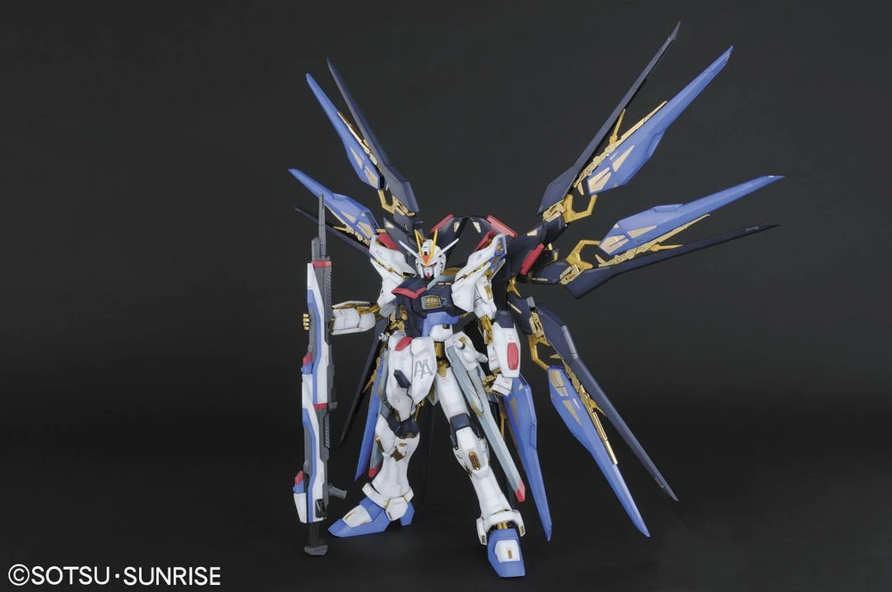 Bandai - PG 1/60 Strike Freedom Gundam