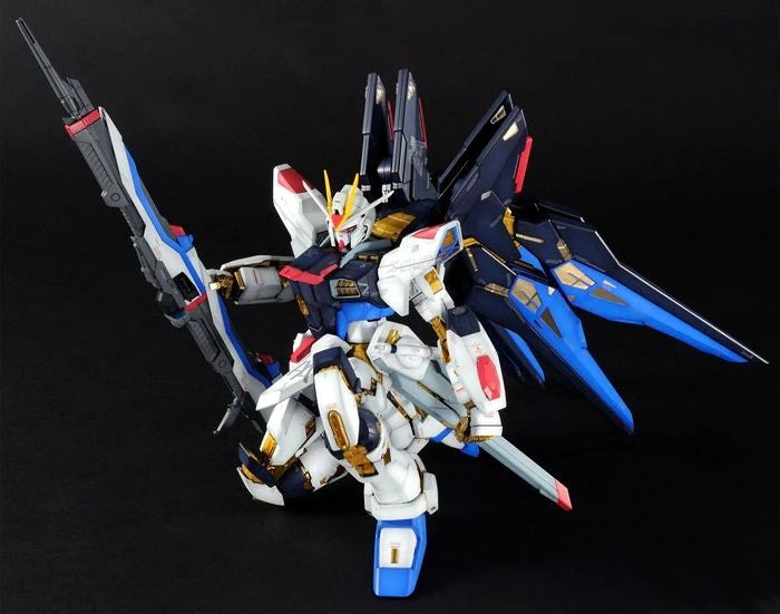 Bandai - PG 1/60 Strike Freedom Gundam